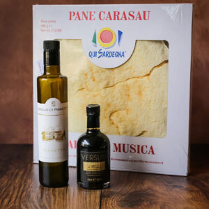 a taste of Italy gift set consisting of Baglio di Pianetto extra virgin olive oil, Versum Aceto Balsamico di Modena, 1 x packet of Pane Carasau