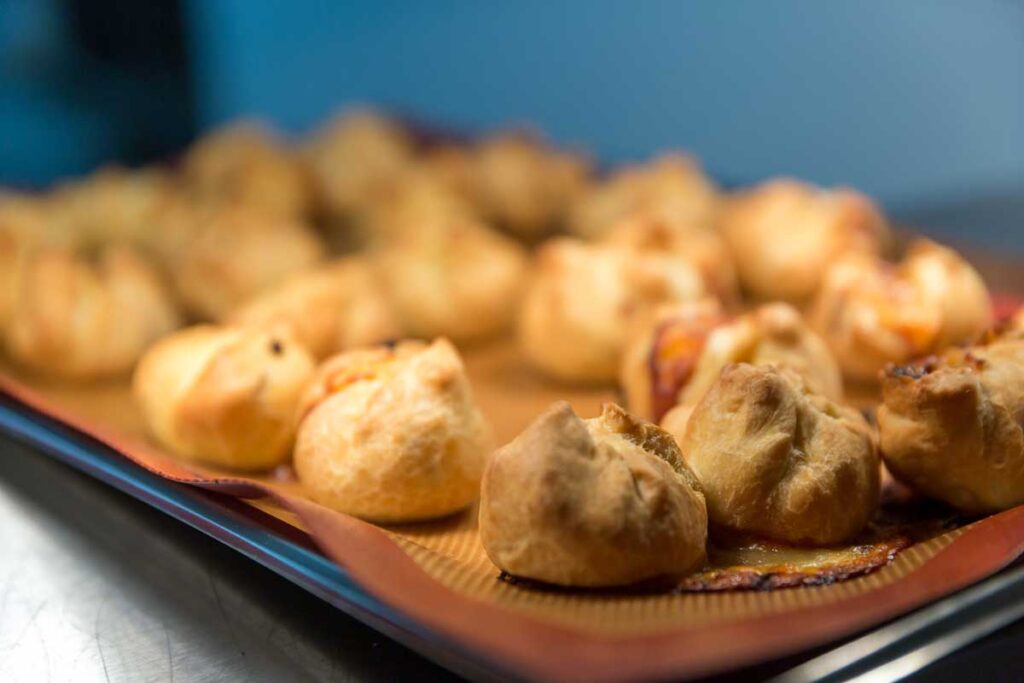 Cipolline Catanesi - Puff pastry filled with red onion, ham, tomato and mozzarella